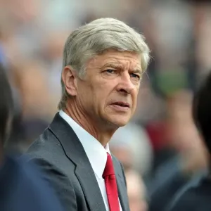 Arsene Wenger Leads Arsenal Against Queens Park Rangers in Premier League (2011-12)
