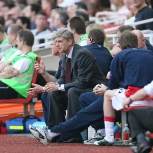 Arsene Wenger Leads Arsenal to Victory: 2-1 Over Bolton Wanderers, FA Premiership, 2007