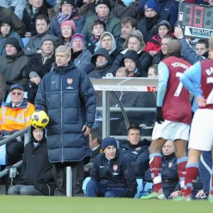 Arsene Wenger Leads Arsenal to Victory: Aston Villa 2-4, Barclays Premier League, 27/11/10 Arsene Wenger Leads Arsenal to Victory: Aston Villa 2-4, Barclays Premier League, 27/11/10