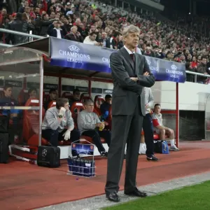 Arsene Wenger Leads Arsenal to Victory: Olympiacos 0-1, UEFA Champions League, Group H, 2009