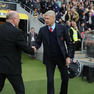 Arsene Wenger and Mike Phelan: Pre-Match Greetings at Hull City vs Arsenal (2016-17)