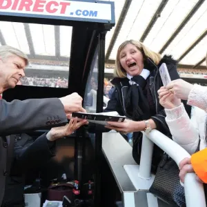 Arsene Wenger Signs Programme at Newcastle United vs Arsenal (2013-14) Arsene Wenger Signs Programme at Newcastle United vs Arsenal (2013-14)