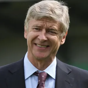 Arsene Wenger's Arsenal: Pre-Season Dominance - 4-0 Win over Barnet (2010) Arsene Wenger's Arsenal: Pre-Season Dominance - 4-0 Win over Barnet (2010)