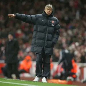 Arsene Wenger's Disappointment: Arsenal's 3-0 Defeat to Chelsea (2009) Arsene Wenger's Disappointment: Arsenal's 3-0 Defeat to Chelsea (2009)