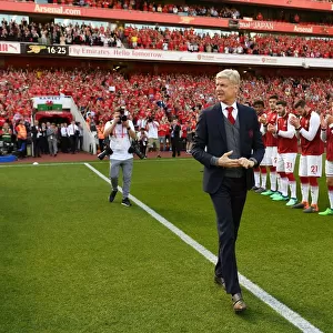 Arsene Wenger's Emotional Farewell: A Guard of Honor from Arsenal Players and Fans (2017-18)