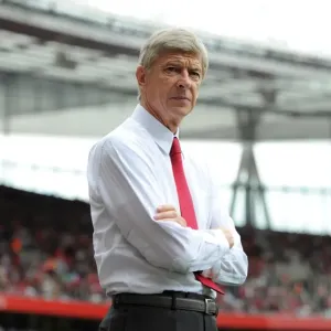 Arsene Wenger's Struggle: Arsenal vs. Liverpool 0-2 (2011) Arsene Wenger's Struggle: Arsenal vs. Liverpool 0-2 (2011)