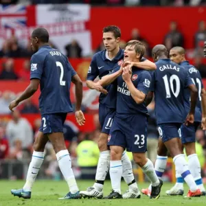 Arshavin, Diaby, van Persie: Unforgettable Goal Celebration as Arsenal Tops Manchester United 2-1 in Premier League Arshavin, Diaby, van Persie: Unforgettable Goal Celebration as Arsenal Tops Manchester United 2-1 in Premier League