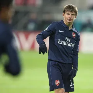 Arshavin's Brilliance: Arsenal vs. AZ Alkmaar, 1-1 Stalemate in the UEFA Champions League