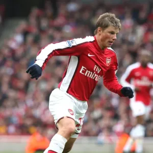 Arshavin's Impact: A Forceful Performance in Arsenal's 0-0 Stalemate Against Fulham (February 28, 2009) Arshavin's Impact: A Forceful Performance in Arsenal's 0-0 Stalemate Against Fulham (February 28, 2009)