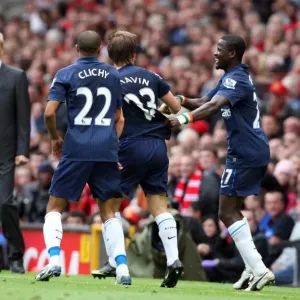 Arshavin's Strike: Arsenal's Triumph Over Manchester United in the Premier League (2009) - Arshavin, Clichy, Eboue, Vermaelen, Wenger Celebrate Arshavin's Strike: Arsenal's Triumph Over Manchester United in the Premier League (2009) - Arshavin, Clichy, Eboue, Vermaelen, Wenger Celebrate