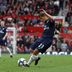 Arshavin's Stunner: Manchester United 2-1 Arsenal, Barclays Premier League (2009) Arshavin's Stunner: Manchester United 2-1 Arsenal, Barclays Premier League (2009)