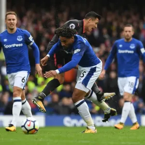 Ashley Williams vs. Alexis Sanchez: Intense Battle at Goodison Park (Everton v Arsenal, Premier League 2017-18) Ashley Williams vs. Alexis Sanchez: Intense Battle at Goodison Park (Everton v Arsenal, Premier League 2017-18)