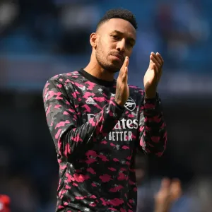 Aubameyang Applauds Arsenal Fans: Manchester City vs Arsenal, 2021-22 Premier League