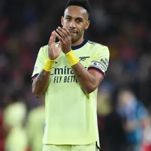 Aubameyang Salutes Arsenal Fans: Liverpool vs Arsenal, 2021-22 Premier League
