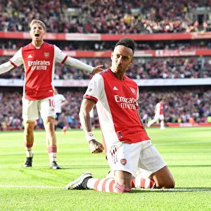 Aubameyang Scores Brace: Arsenal vs. Tottenham, Premier League 2021-22