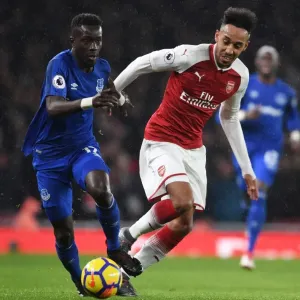 Aubameyang vs. Gueye: Intense Battle in Arsenal's Premier League Showdown