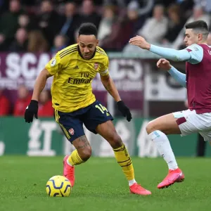 Aubameyang vs. Lowton: Burnley vs. Arsenal, Premier League 2019-2020 Aubameyang vs. Lowton: Burnley vs. Arsenal, Premier League 2019-2020