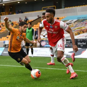 Aubameyang vs Neto: Intense Battle in Wolverhampton Wanderers vs Arsenal FC Premier League Clash