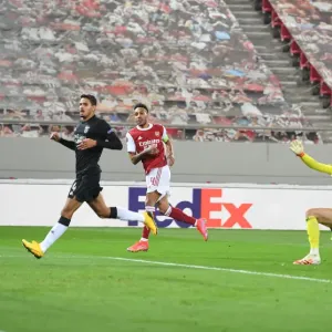 Aubameyang's Strike: Arsenal Advances in Europa League against Benfica Aubameyang's Strike: Arsenal Advances in Europa League against Benfica