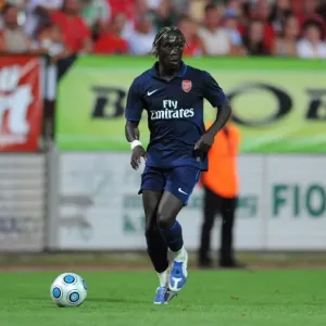 Bacary Sagna in Action: Arsenal's Dominance over Szombathelyi (5-0) Bacary Sagna in Action: Arsenal's Dominance over Szombathelyi (5-0)