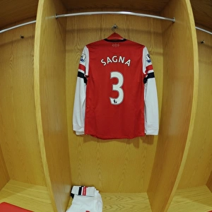 Bacary Sagna: Arsenal Changing Room Before Arsenal vs. Queens Park Rangers (2012-13)