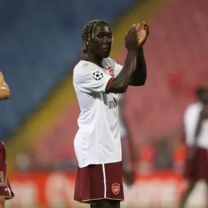 Bacary Sagna (Arsenal) claps the fans after the match Bacary Sagna (Arsenal) claps the fans after the match