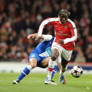 Bacary Sagna (Arsenal) Hulk (Porto). Arsenal 5: 0 FC Porto, UEFA Champions League First Knockout Round, Second Leg, Emirates Stadium, Arsenal Football Club, London, 9 / 3 / 2010. Credit : Stuart MacFarlane /