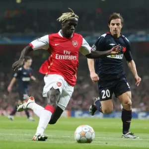 Bacary Sagna (Arsenal) Milan Ivana (Slavia) Bacary Sagna (Arsenal) Milan Ivana (Slavia)
