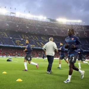 Bacary Sagna and Theo Walcott (Arsenal) warm up before the match. Barcelona 4: 1 Arsenal Bacary Sagna and Theo Walcott (Arsenal) warm up before the match. Barcelona 4: 1 Arsenal