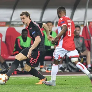 Battle for the Ball: Ben Sheaf vs. Guelor Kanga in Europa League Clash between Crvena Zvezda and Arsenal