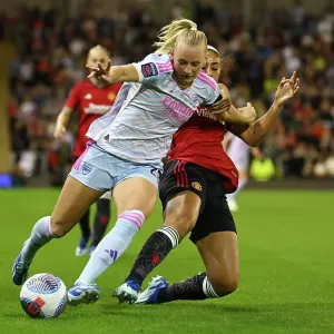 Battle in the Barclays Women's Super League: Manchester United vs Arsenal FC Battle in the Barclays Women's Super League: Manchester United vs Arsenal FC