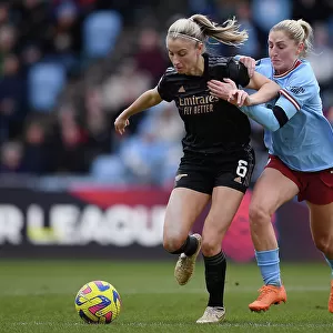 Battle in the FA Women's Super League: Manchester City vs. Arsenal - A Clash of Titans