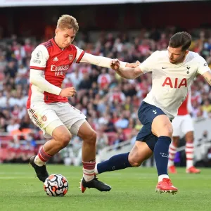 Battle of Midfield Titans: Smith Rowe vs. Hojbjerg in Arsenal vs. Tottenham Premier League Showdown Battle of Midfield Titans: Smith Rowe vs. Hojbjerg in Arsenal vs. Tottenham Premier League Showdown