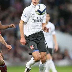 The Battle of Upton Park: Robin van Persie's Determined Stalemate for Arsenal vs. West Ham United, 2009 The Battle of Upton Park: Robin van Persie's Determined Stalemate for Arsenal vs. West Ham United, 2009