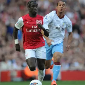 Battling Past Agbonlahor: Sagna's Determined Run at Arsenal vs Aston Villa (2011-12)