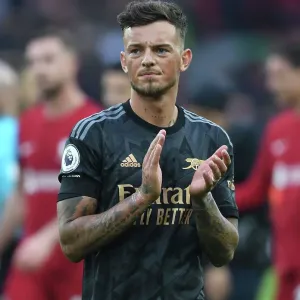 Ben White Salutes Arsenal Fans: Triumphant Moment After Intense Liverpool Clash (2022-23 Premier League) Ben White Salutes Arsenal Fans: Triumphant Moment After Intense Liverpool Clash (2022-23 Premier League)