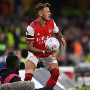 Ben White's Defiant Performance: Arsenal Hold Chelsea at Stamford Bridge (Premier League 2021-22)