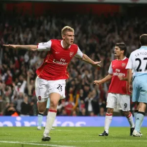 Bendtner's Brilliant Goal: Arsenal Takes 2-0 Lead Over Newcastle in Carling Cup Bendtner's Brilliant Goal: Arsenal Takes 2-0 Lead Over Newcastle in Carling Cup