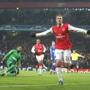 Bendtner's Brilliant Goal: Arsenal Takes 2-1 Lead Over Steaua Bucuresti in Champions League