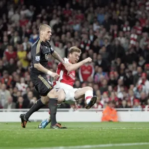 Bendtner's Brilliant Goal: Arsenal Takes 2:1 Lead Over Liverpool in Carling Cup Bendtner's Brilliant Goal: Arsenal Takes 2:1 Lead Over Liverpool in Carling Cup