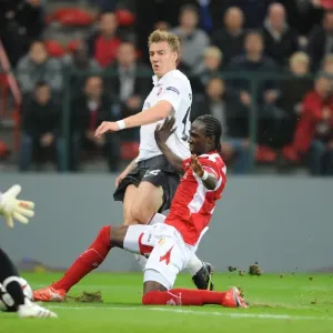 Bendtner's Debut Goal: Arsenal Edges Past Standard Liege 3-2 in Champions League Bendtner's Debut Goal: Arsenal Edges Past Standard Liege 3-2 in Champions League