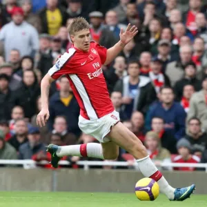 Bendtner's Strike: Arsenal's Thrilling 2-1 Victory Over Manchester United in the Barclays Premier League at Emirates Stadium (08/11/08)