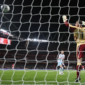 Bendtner's Stunner: Arsenal's First Goal vs. Newcastle in Carling Cup (2-0)