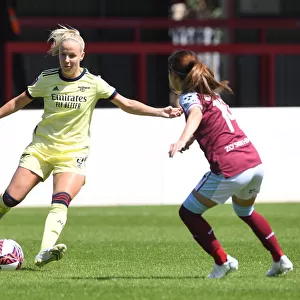 Beth Mead Faces Off Against Yui Hasegawa in Intense West Ham United Women vs. Arsenal Women FA WSL Clash