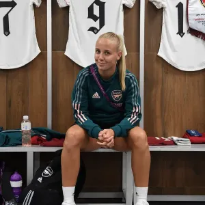 Beth Mead Prepares for Arsenal's Quarterfinal Showdown against Paris Saint-Germain in UEFA Women's Champions League Beth Mead Prepares for Arsenal's Quarterfinal Showdown against Paris Saint-Germain in UEFA Women's Champions League