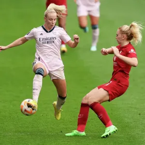 Beth Mead vs. Ceri Holland: Intense Battle in Liverpool Women vs. Arsenal Women's Super League Match