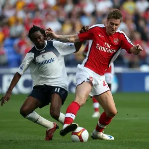 Bolton Wanderers vs. Arsenal: Intense Battle for the Ball - Premier League Soccer (2008-09) Bolton Wanderers vs. Arsenal: Intense Battle for the Ball - Premier League Soccer (2008-09)