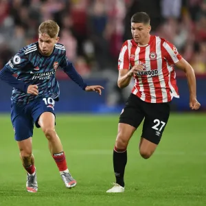 Brentford vs Arsenal: Emile Smith Rowe Clashes with Vitaly Janelt in Premier League Showdown