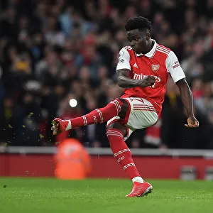 Bukayo Saka Scores Dramatic Penalty: Arsenal Upsets Manchester City in 2022-23 Premier League