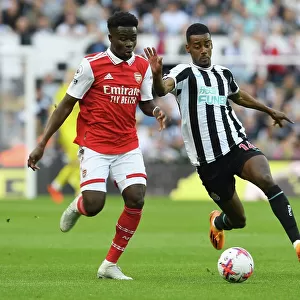 Bukayo Saka vs Alexander Isak: Intense Battle at St. James Park - Arsenal vs Newcastle United, Premier League 2022-23